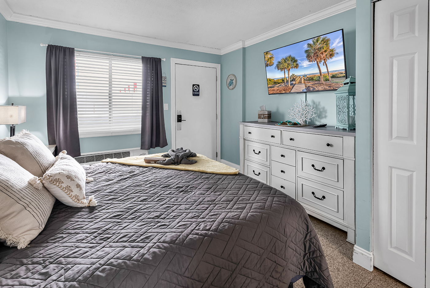 Clean bright living room — vacation rental cleaning in Brunswick County, NC